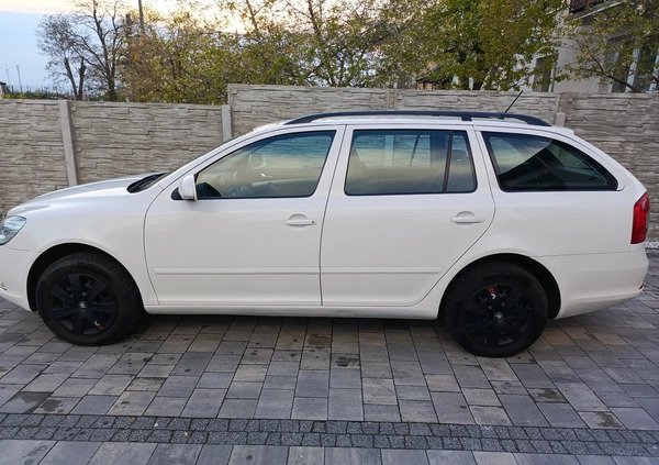 Skoda Octavia cena 23600 przebieg: 260262, rok produkcji 2011 z Żuromin małe 326